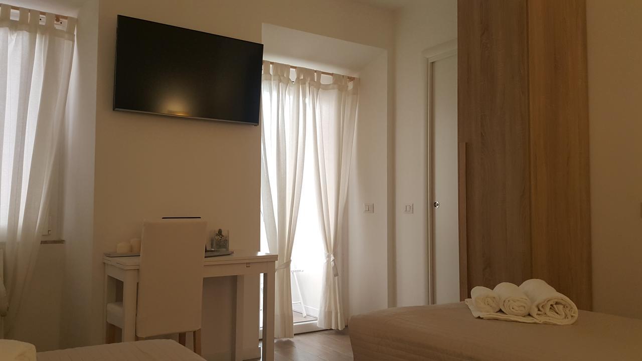Bed and Breakfast Alloggio Turistico Al Colosseo Рим Экстерьер фото