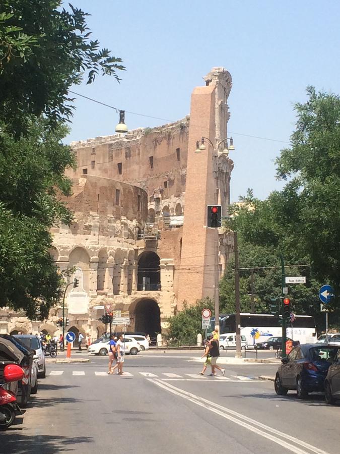 Bed and Breakfast Alloggio Turistico Al Colosseo Рим Экстерьер фото